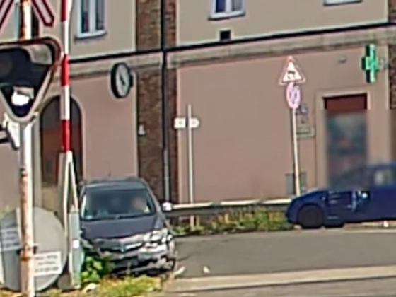 Óriási káosz Budapesten, tört-zúzott egy begőzölt autós!